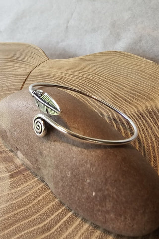 Feather and Spiral armband verzilverd messing