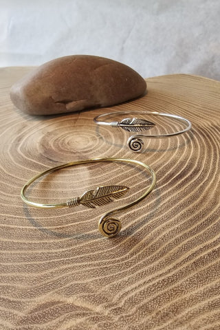 Feather and Spiral armband verzilverd messing