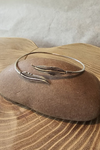 Double Feathers armband verzilverd messing