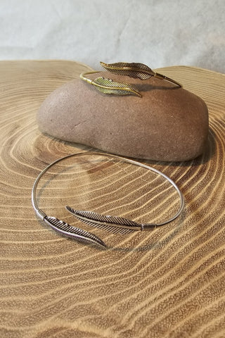 Double Feathers armband verzilverd messing