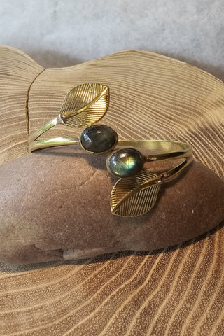 Leaves and Gems Armband Messing